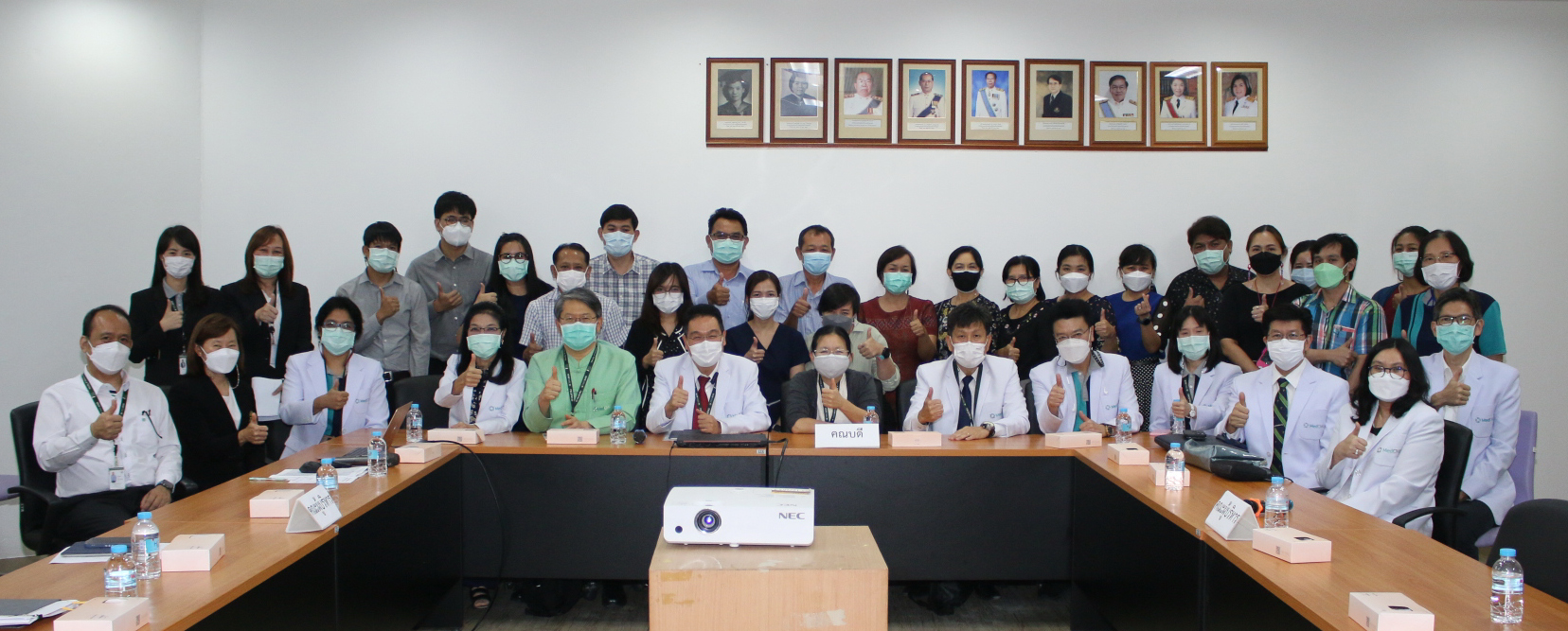 คณบดี ศ.(เชี่ยวชาญพิเศษ) นพ.บรรณกิจ โลจนาภิวัฒน์ พร้อมคณะผู้บริหารฯเยี่ยมชมภาควิชาฯ พร้อมทั้งชี้แจงนโยบายและเป้าหมายที่สำคัญของคณะฯ แก่บุคลากรภาควิชาฯ
