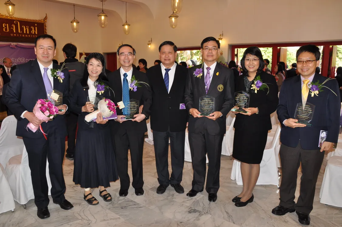 พิธีมอบรางวัลมหาวิทยาลัยเชียงใหม่ ช้างทองคำ และพิธีมอบโล่ประกาศเกียรติคุณ ศาสตราจารย์ ที่ได้รับโปรดเกล้าฯ